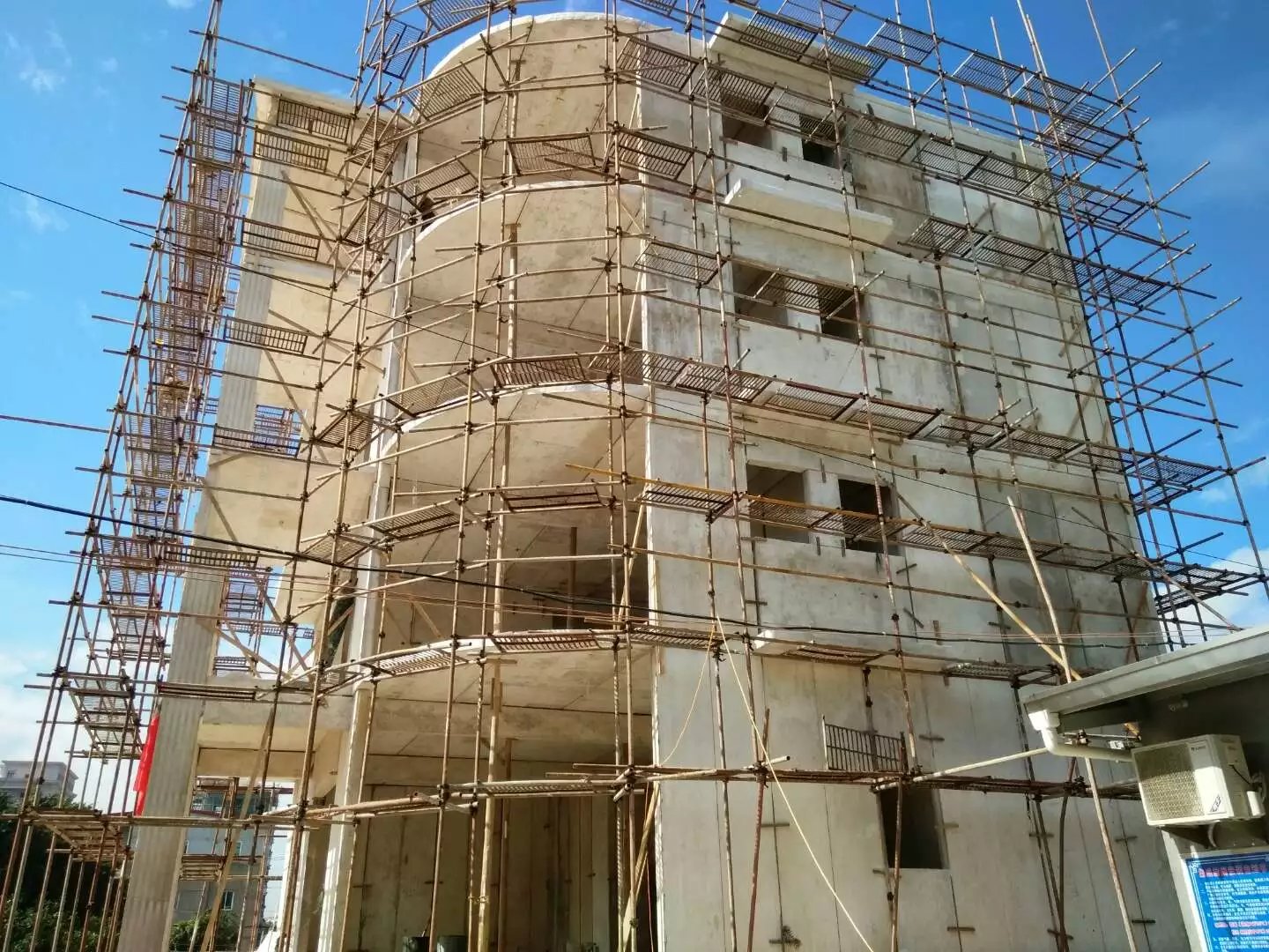 奎文星河绿色环保装配式建材在福建修建的五层别墅建筑
